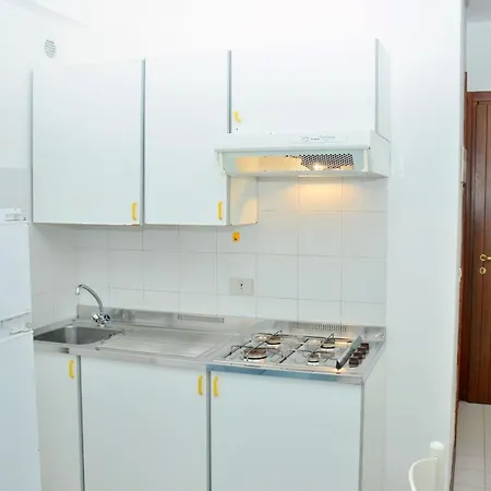 Luminous Flat With Private Garden 150 M From The Sea