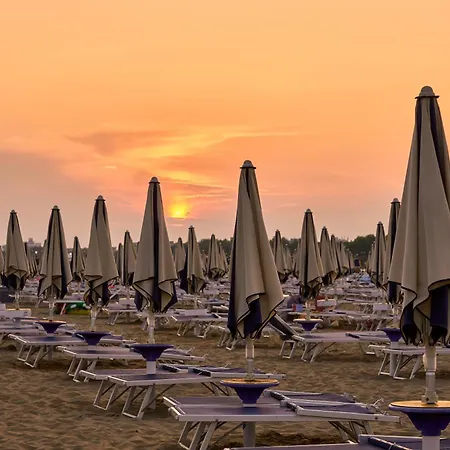 Апартаменты Luminous Flat With Private Garden 150 M From The Sea *