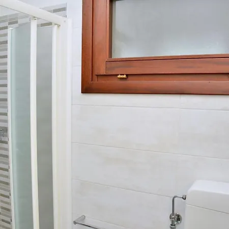 Luminous Flat With Private Garden 150 M From The Sea *