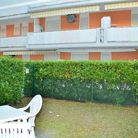 Luminous Flat With Private Garden 150 M From The Sea Lejlighed